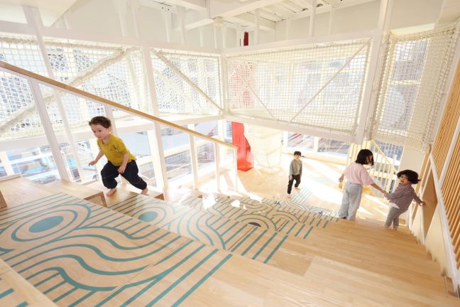 Interior view of the indoor kids' space 'ANO-NE Kids Club,' a MIMARU-related facility. Offers temporary childcare services for children aged 4 to 10.