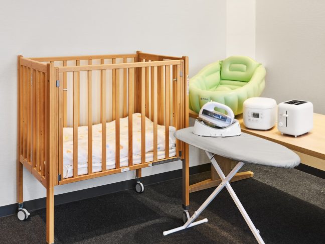 MIMARUの無料貸出備品一覧。ベビーベッド・ベッドガード・ハイチェア・踏み台など赤ちゃんや幼児連れに必要なベビー用品が充実した東京のアパートメントホテル