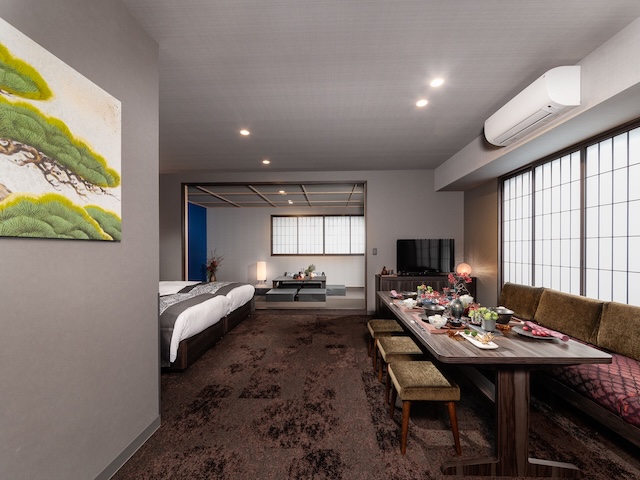 MIMARU東京 銀座EASTの和モダン客室インテリア。2025年トラベラーズチョイス受賞の東京・銀座エリアのアパートメントホテル。ショッピング・観光拠点として家族旅行に最適な広々客室