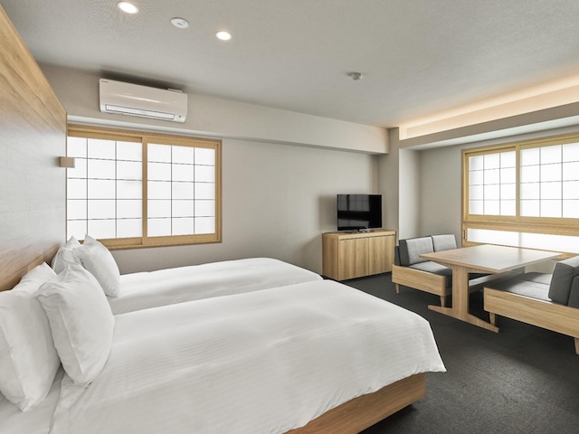 MIMARU東京 上野EASTの多人数対応客室。8名向けコネクティングルームや6名向けカウンターキッチン付きアパートメントを備えた訪日グループ・ファミリー旅行向け施設