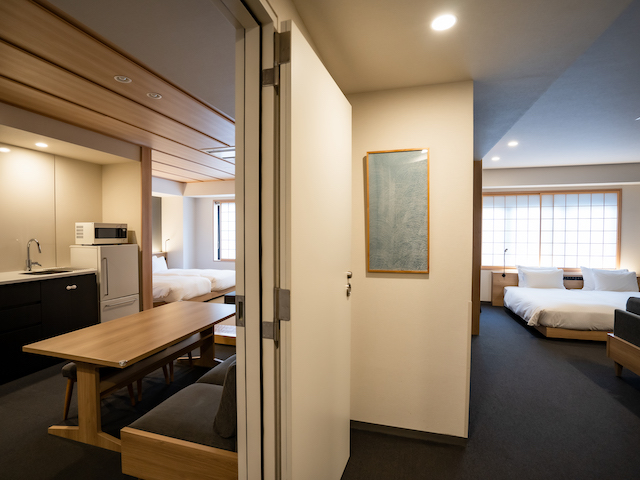 MIMARU東京 銀座EASTのキッチン・ダイニング完備の客室。東京都心の静かなエリアで暮らすような長期滞在ができるアパートメントホテル。日本橋・八丁堀・銀座エリアの生活拠点型ホテルとして訪日外国人ファミリーに人気