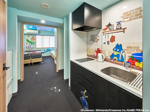 MIMARU東京 八丁堀のポケモンルーム客室。子連れ長期滞在ホテルとして東京・八丁堀エリアに位置するアパートメントホテルの特別コンセプト客室。家族全員が同室でゆったり過ごせる40平米以上の広々とした空間