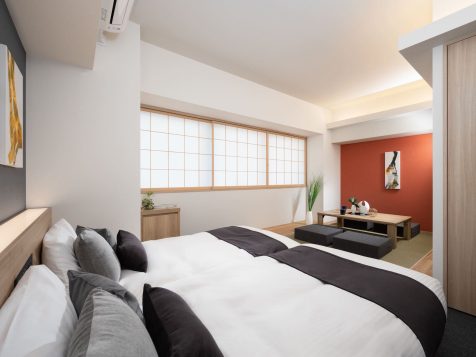 MIMARU東京新宿WESTの客室例。広めのゆとりある空間で家族・三世代旅行に対応