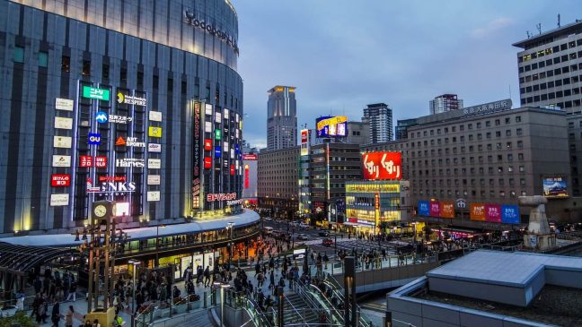 大阪駅・梅田周辺の様子。京都・神戸への日帰り周遊に便利な子連れ家族向け宿泊エリア